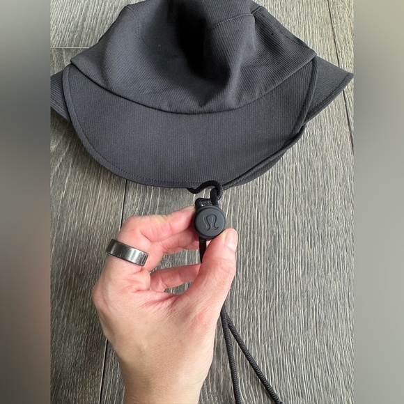 Lululemon Wide-Brim Bucket Hat with Strap in Black Size XS/S - Picture 2 of 5